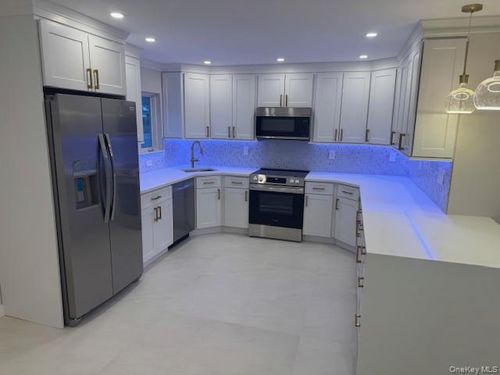 48 Ripple Ln, Levittown, NY, 11756-5735 | Card Image