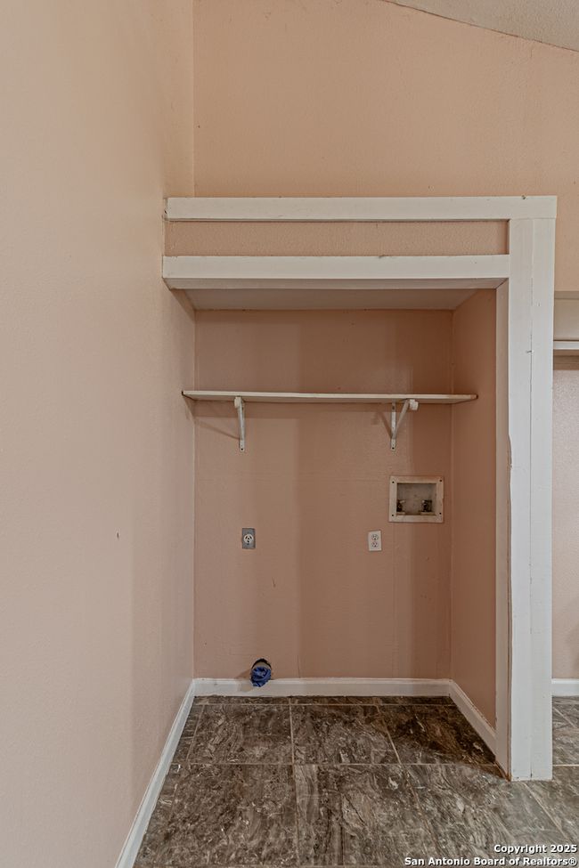 180 Brandon Way, House other with 3 bedrooms, 2 bathrooms and null parking in Poteet TX | Image 17