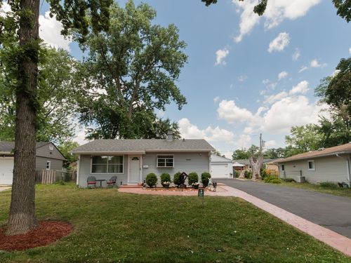 2 Sparrow Rd, Carpentersville, IL, 60110-2255 | Card Image