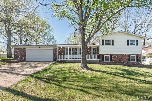 18 Golf Dr, Sullivan, MO, 63080-2117 | Card Image