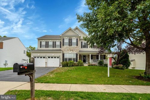 8411 Lanier Overlook Ct, BRISTOW, VA, 20136-1182 | Card Image