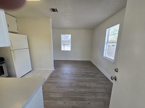 6905 Bennett Ave, Austin, TX, 78752-3234 | Card Image