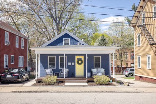 157 Duke St, East Greenwich, RI, 02818-3745 | Card Image