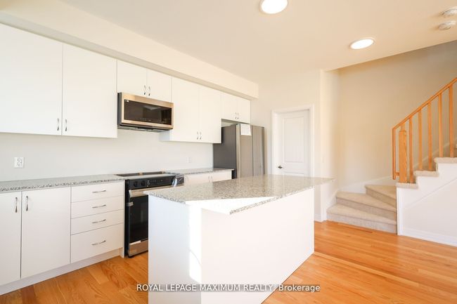 1 - 11 Baynes Way, Condo with 4 bedrooms, 3 bathrooms and null parking in Bradford West Gwillimbury ON | Image 11