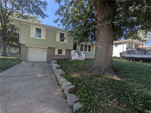 4204 S Mccoy St, Independence, MO, 64055-4542 | Card Image