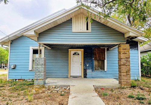 901 W 5th St, Taylor, TX, 76574-2712 | Card Image