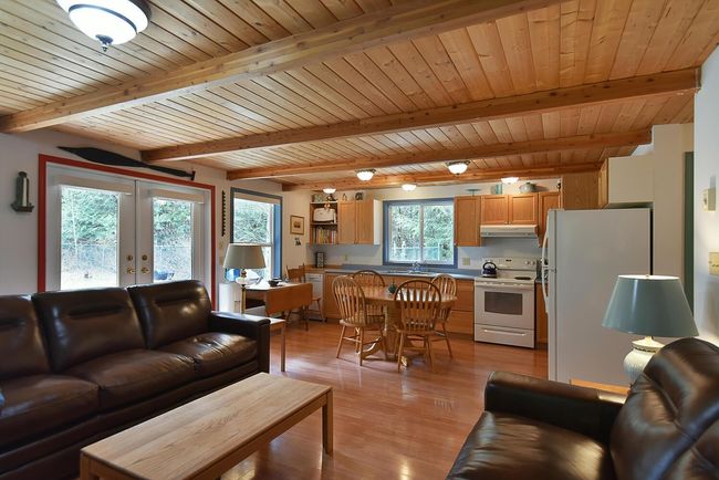 4644 Irvines Landing Road, House other with 3 bedrooms, 2 bathrooms and 6 parking in Pender Harbour BC | Image 7