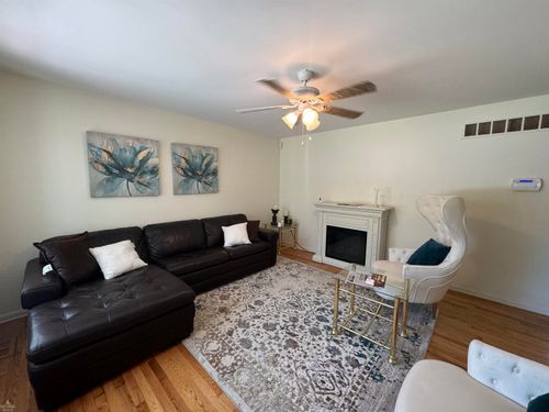 107 Jones St, Mount Clemens, MI, 48043-5724 | Card Image