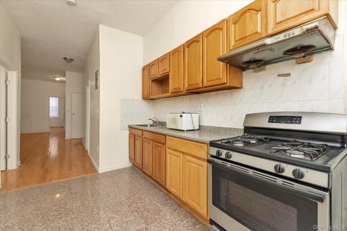 8615 75th St, Woodhaven, NY, 11421-1828 | Card Image