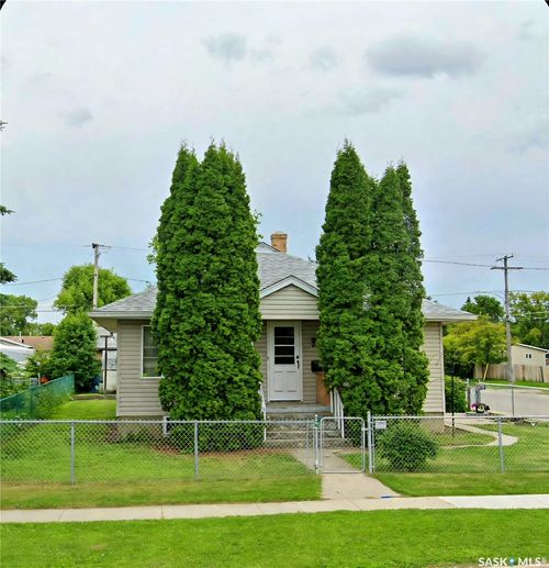 805 4th Street E, Prince Albert, SK, S6V0K6 | Card Image