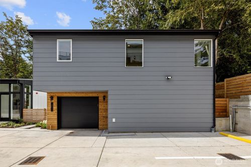 12013 36th Ave Ne, Seattle, WA, 98125-5636 | Card Image