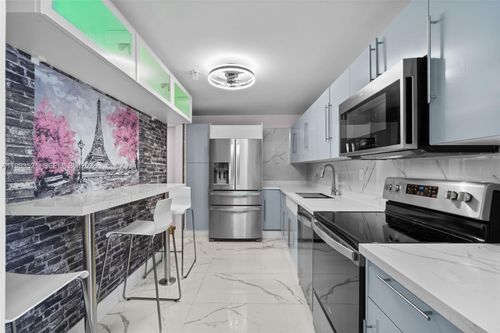 606-3000 S Ocean Dr, Hollywood, FL, 33019-2852 | Card Image
