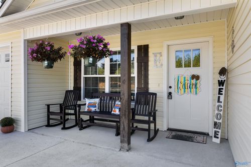 393 Central Ave, ONEONTA, AL, 35121-2315 | Card Image