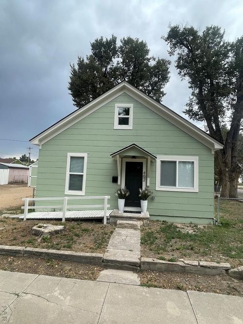 402 Barnes Ave, La Junta, CO, 81050-1331 | Card Image