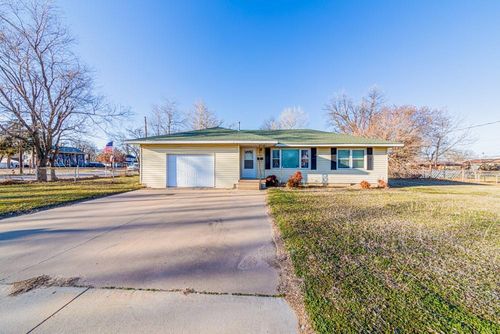 104 Stevens Ave, Blackwell, OK, 74631-4931 | Card Image