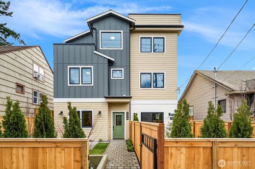 5028 35th Avenue Ne, Seattle, WA, 98105 | Card Image
