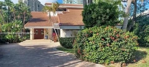 Centre Is, Golden Beach, FL 33160