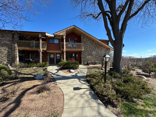 1617 Dover Dr, Waukesha, WI, 53186-6312 | Card Image