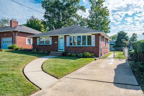 736 Harrell Ave, Woodbridge, NJ, 07095-3217 | Card Image