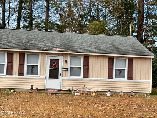 1223 Davis St, Jacksonville, NC, 28540-5754 | Card Image