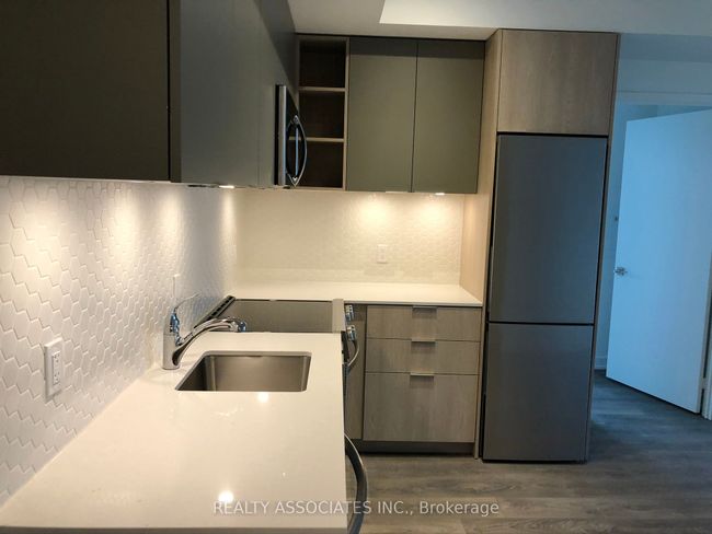 1009 - 30 Ordnance St, Condo with 2 bedrooms, 1 bathrooms and null parking in Toronto ON | Image 8