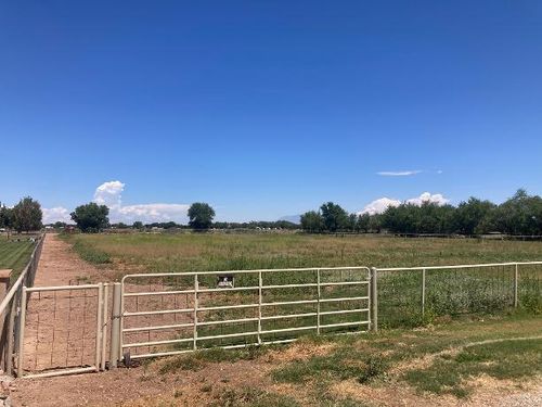 240 Sutton Ln, Bosque Farms, NM, 87068-9673 | Card Image