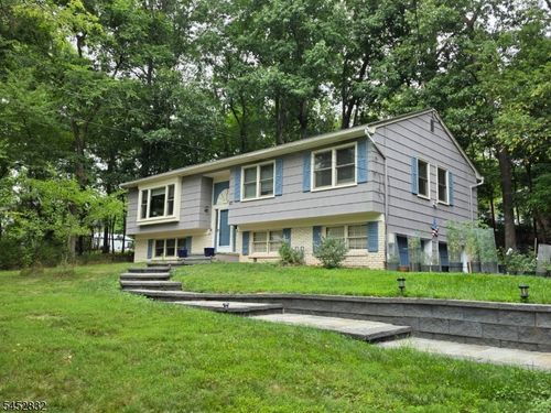 154 Hillside Ave, Bridgewater, NJ, 08807-1729 | Card Image