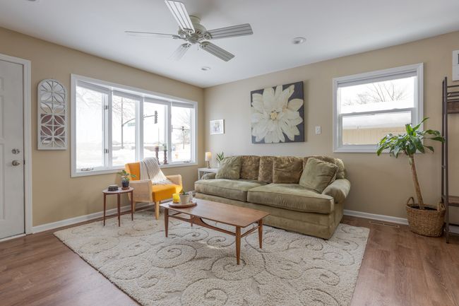17877 W Gages Lake Rd, House other with 3 bedrooms, 1 bathrooms and 2 parking in Grayslake IL | Image 4
