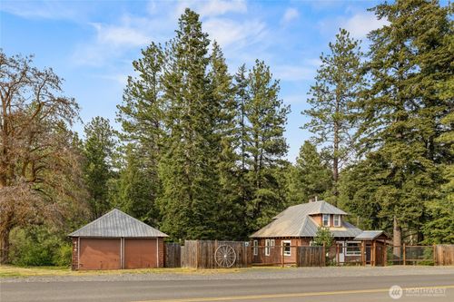 416 W 5th St, Cle Elum, WA, 98922-1051 | Card Image