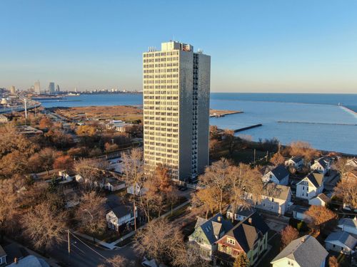 2525 S Shore Dr, Milwaukee, WI, 53207-1973 | Card Image