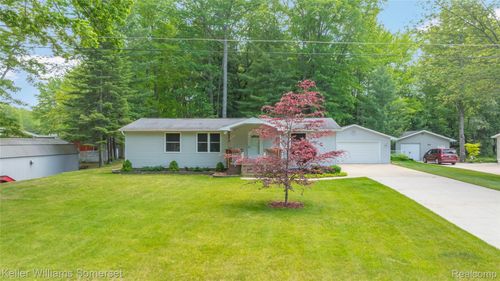 209 Boatman Rd, Houghton Lake, MI, 48629-9204 | Card Image
