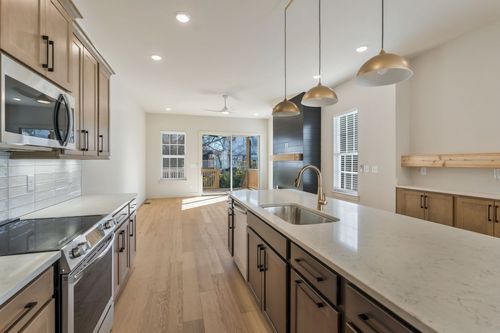 915B Marilyn Rd, Nashville, TN, 37209-1927 | Card Image