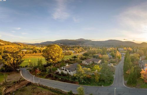 676 Scotland Ct, Santa Rosa, CA, 95409-4417 | Card Image