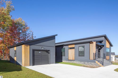 2079 Vista View Dr, Traverse City, MI, 49686-9026 | Card Image