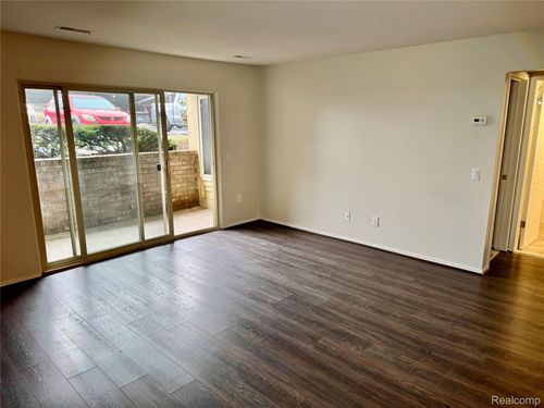 apt-201-2605 Greenstone Blvd, Auburn Hills, MI, 48326-3758 | Card Image