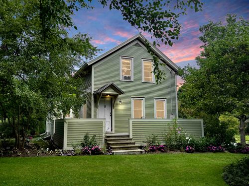 414 Park St, Bennington, VT, 05201-8001 | Card Image