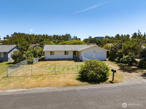 30308 H St, Ocean Park, WA, 98640-5040 | Card Image