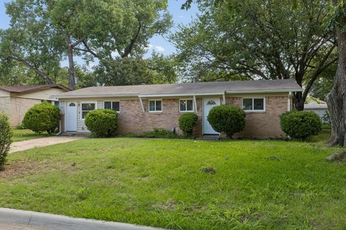 2013 Alan A Dale Rd, Arlington, TX, 76013-4942 | Card Image