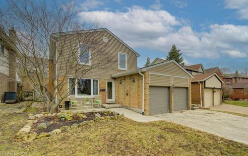 15 Deerwood Cres, Kitchener, ON, N2N1R4 | Card Image
