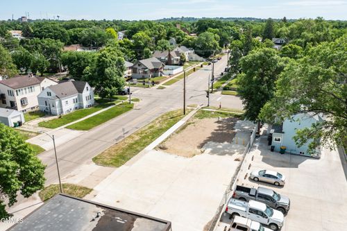 622 N 3rd St, Bismarck, ND, 58501-3634 | Card Image