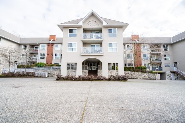 104 - 19835 64 Avenue, Condo with 2 bedrooms, 2 bathrooms and 2 parking in Langley BC | Image 2