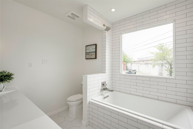 16302 Bates Cv, House other with 3 bedrooms, 2 bathrooms and 4 parking in Pflugerville TX | Image 10