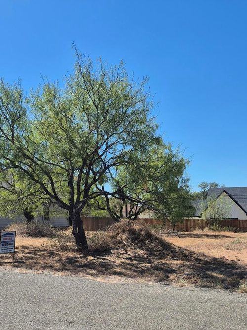 836 Aspen Ln, Cottonwood Shores, TX, 78657-9486 | Card Image