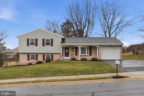 842 N 4th St, DENVER, PA, 17517-1529 | Card Image