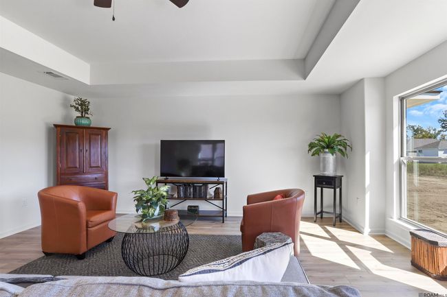 1323 W Amber St, House other with 3 bedrooms, 2 bathrooms and 2 parking in Gonzales LA | Image 4