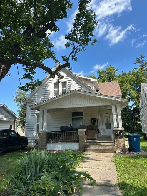 913 W Grove St, Bloomington, IL, 61701-4886 | Card Image