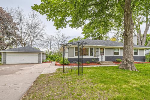 4989 Turtle Ln W, Shoreview, MN, 55126-5955 | Card Image