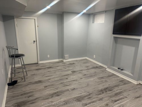 176 Kenneth Ave, Kitchener, ON, N2A1W2 | Card Image