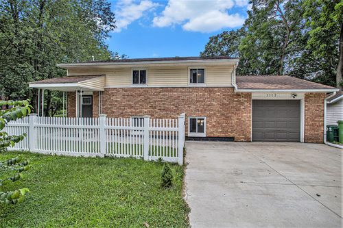 1117 Westlake Woods Dr, Springfield, MI, 49037-7684 | Card Image