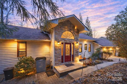 301 Qualla Cir, Brevard, NC, 28712-9001 | Card Image